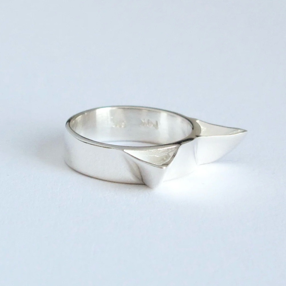 Custom made ๐ New Zealand Meadowlark cat ears ring - Picture 4 of 7